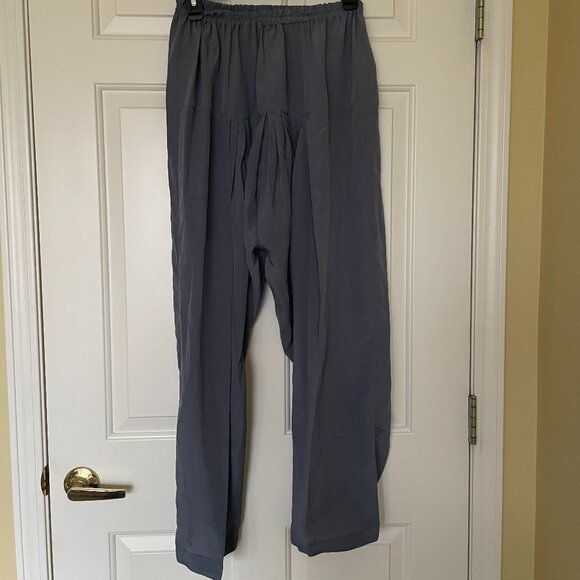 3 piece salwar kameez set in gray with vibrant embroidery - Picture 12 of 16